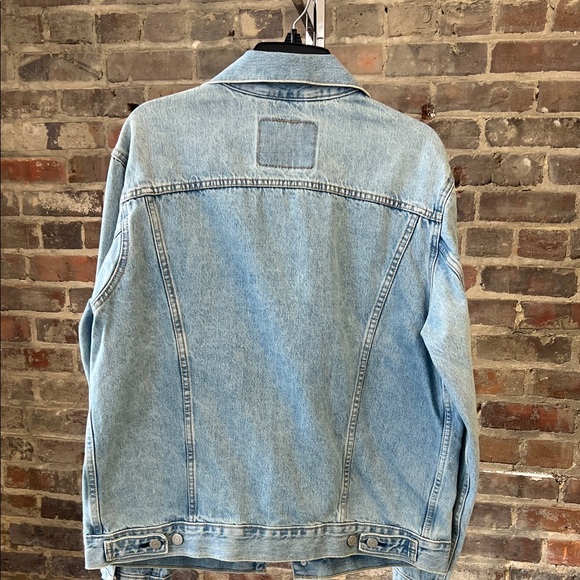 Levi's Classic Light Blue Denim Jacket - Picture 2 of 2